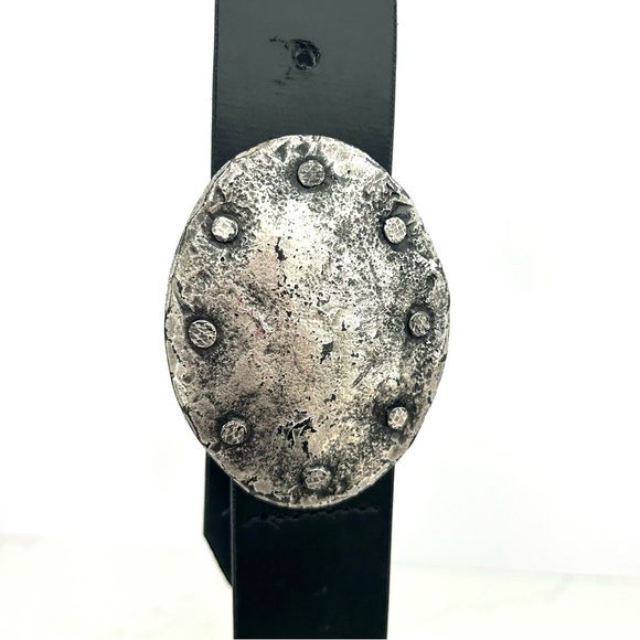 Sculptural Buckle Leather Belt Silvertone Hammered Look Black Leather Size 36 - Picture 3 of 8